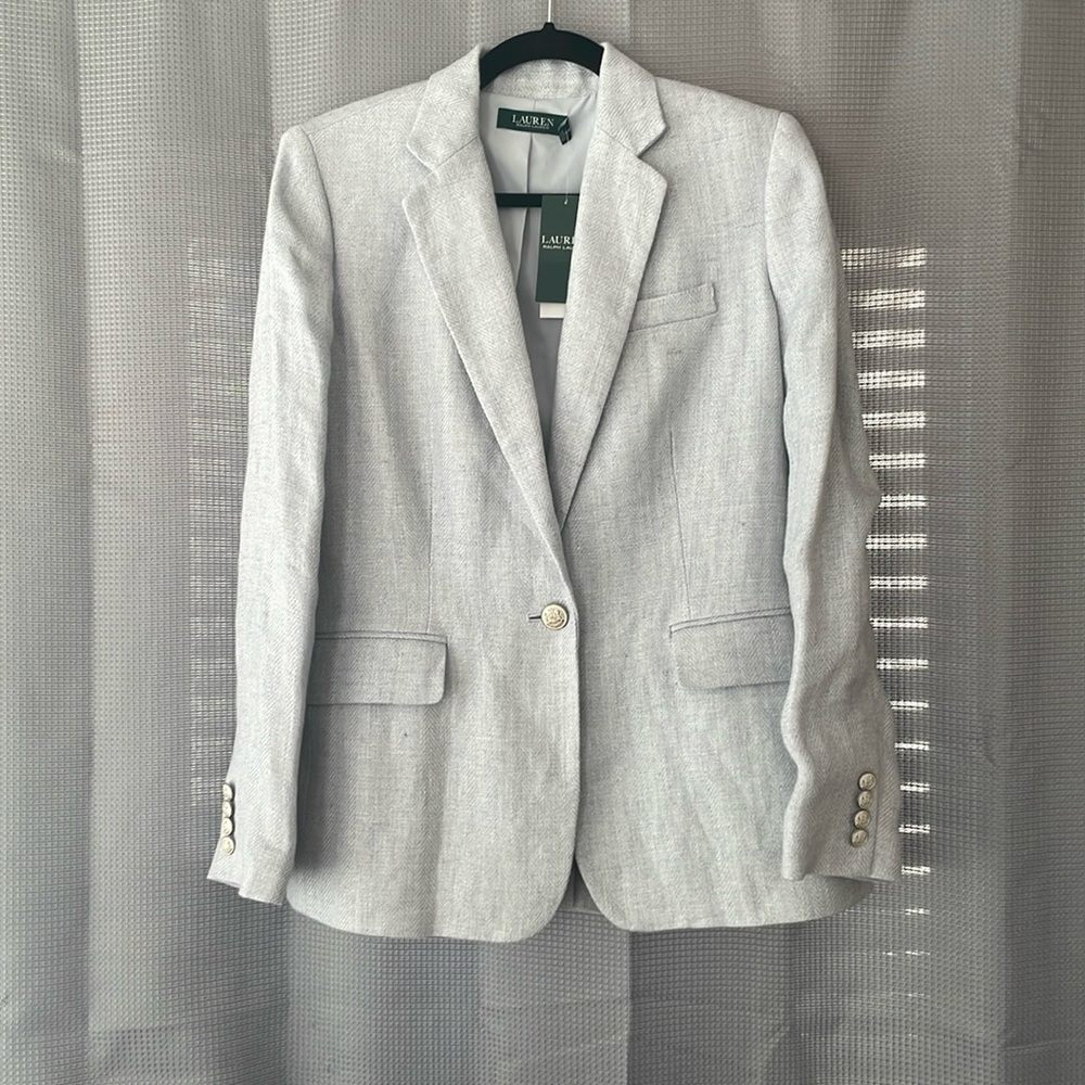 Brand: Lauren Ralph Lauren Size:4 Color: Silver